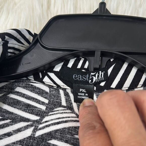 East 5th Linen Black and White Boxy Button Down Shirt - Picture 5 of 8